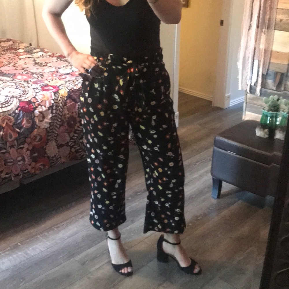 Zara Floral Trafaluc Crop Pants